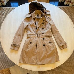 Burberry Women's Beige Trench Coat US 4